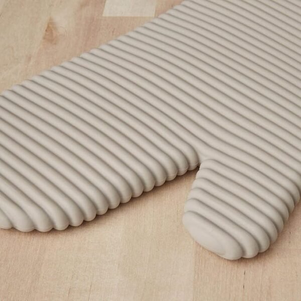 Ribbed Soft Silicone Oven Mitt Set, 7"x13", Milkshake 2 Count - Image 3